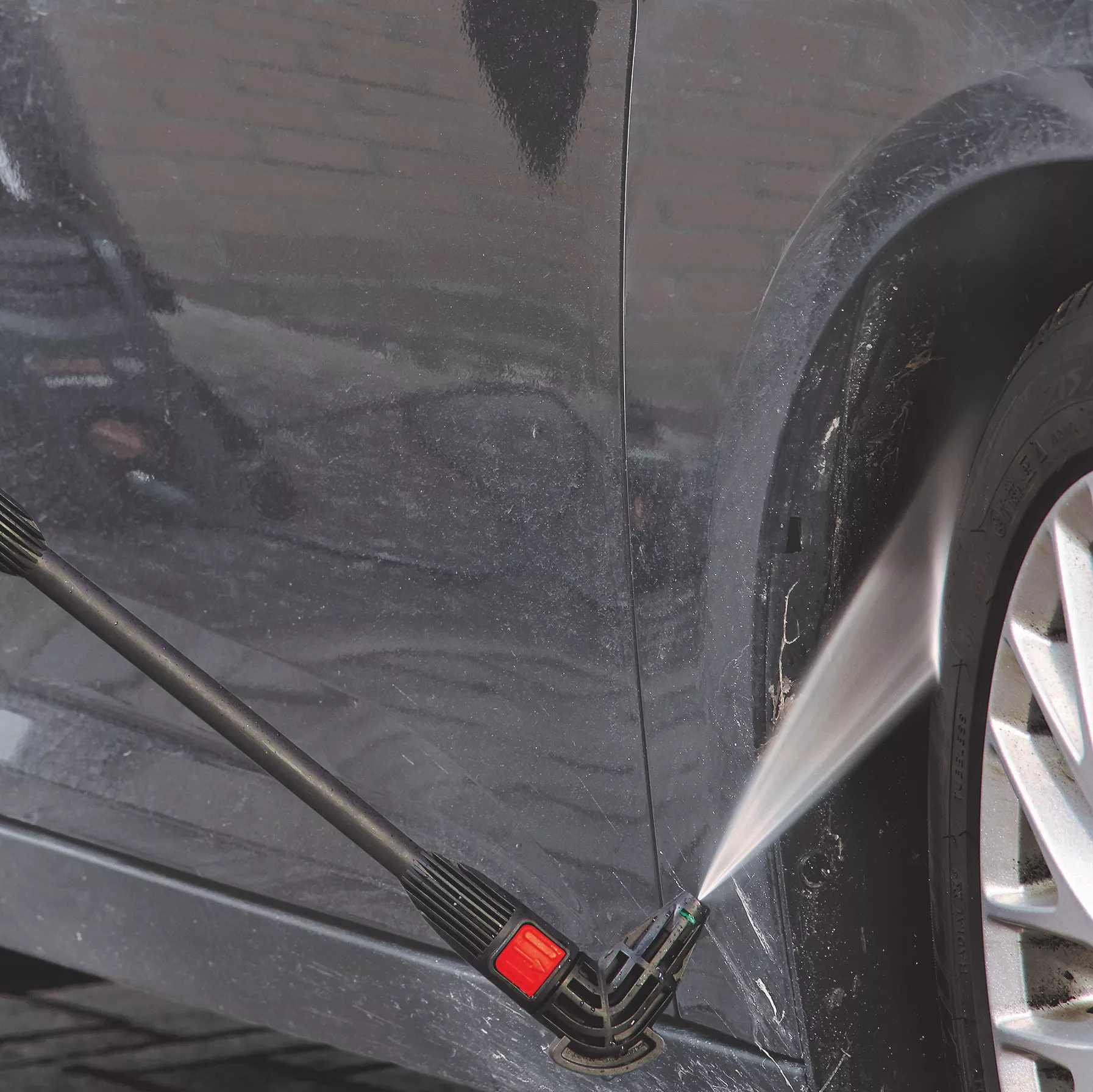 Bosch Universal Aquatak 135 KIT Corded Pressure Washer 1.9kW Universal Aquatak 135 KIT 4 Bosch Universal Aquatak 135 KIT Corded Pressure Washer 1.9kW Universal Aquatak 135 KIT - Image 4