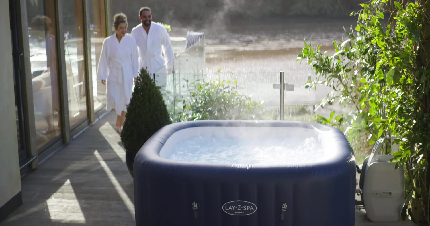 Lay-Z-Spa Hawaii Airjet 6 Person Inflatable Hot Tub 2 Lay-Z-Spa Hawaii Airjet 6 Person Inflatable Hot Tub - Image 2