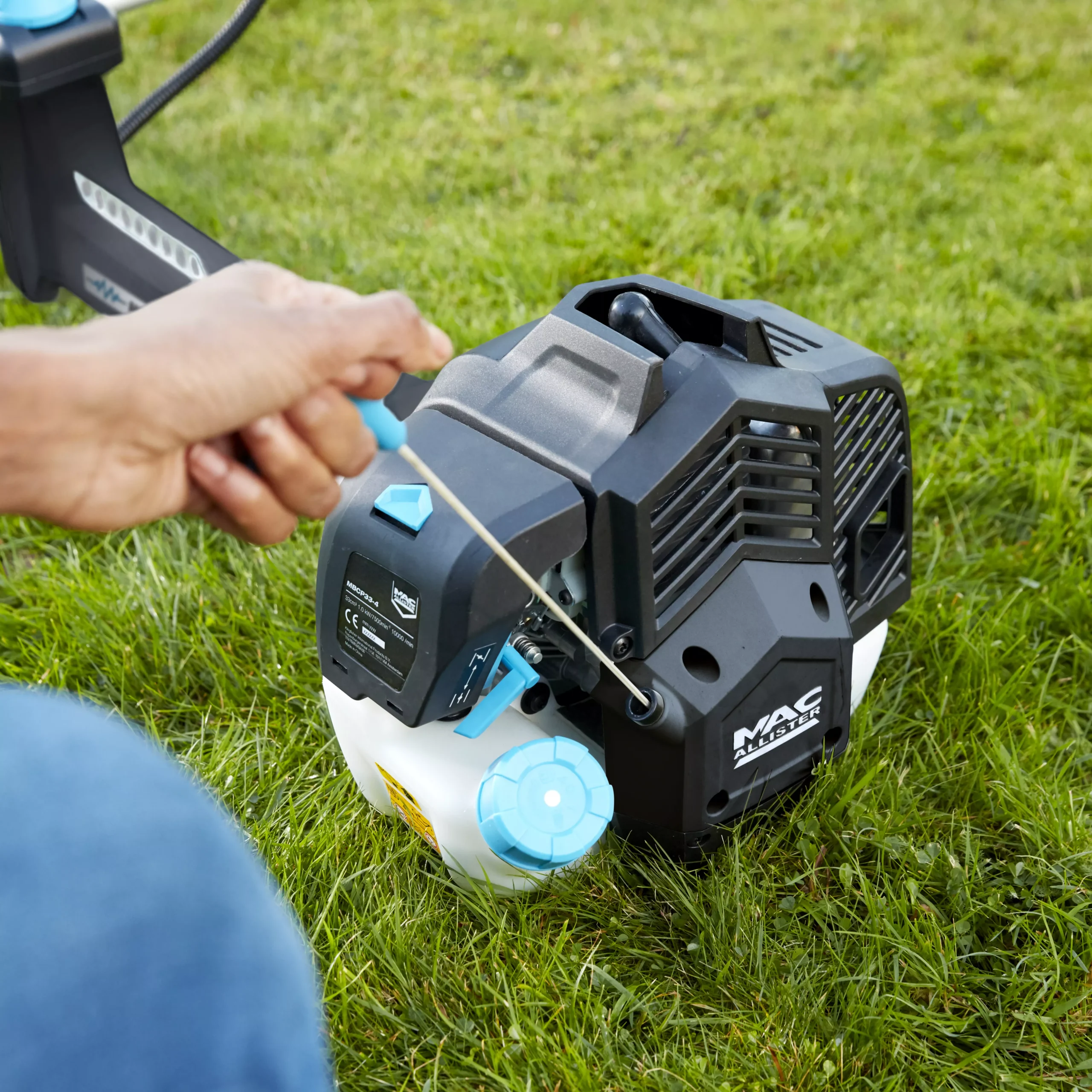 Mac Allister 33cc Petrol MBCP33-4 Brushcutter 9 Mac Allister 33cc Petrol MBCP33-4 Brushcutter - Image 9