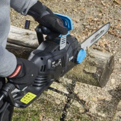 Mac Allister MCS2200 2200W 220-240V Corded 400mm Chainsaw 10 Mac Allister MCS2200 2200W 220-240V Corded 400mm Chainsaw -Outdoor Living Sales Store mac allister mcs2200 2200w 220 240v corded 400mm chainsaw5063022106193 02i