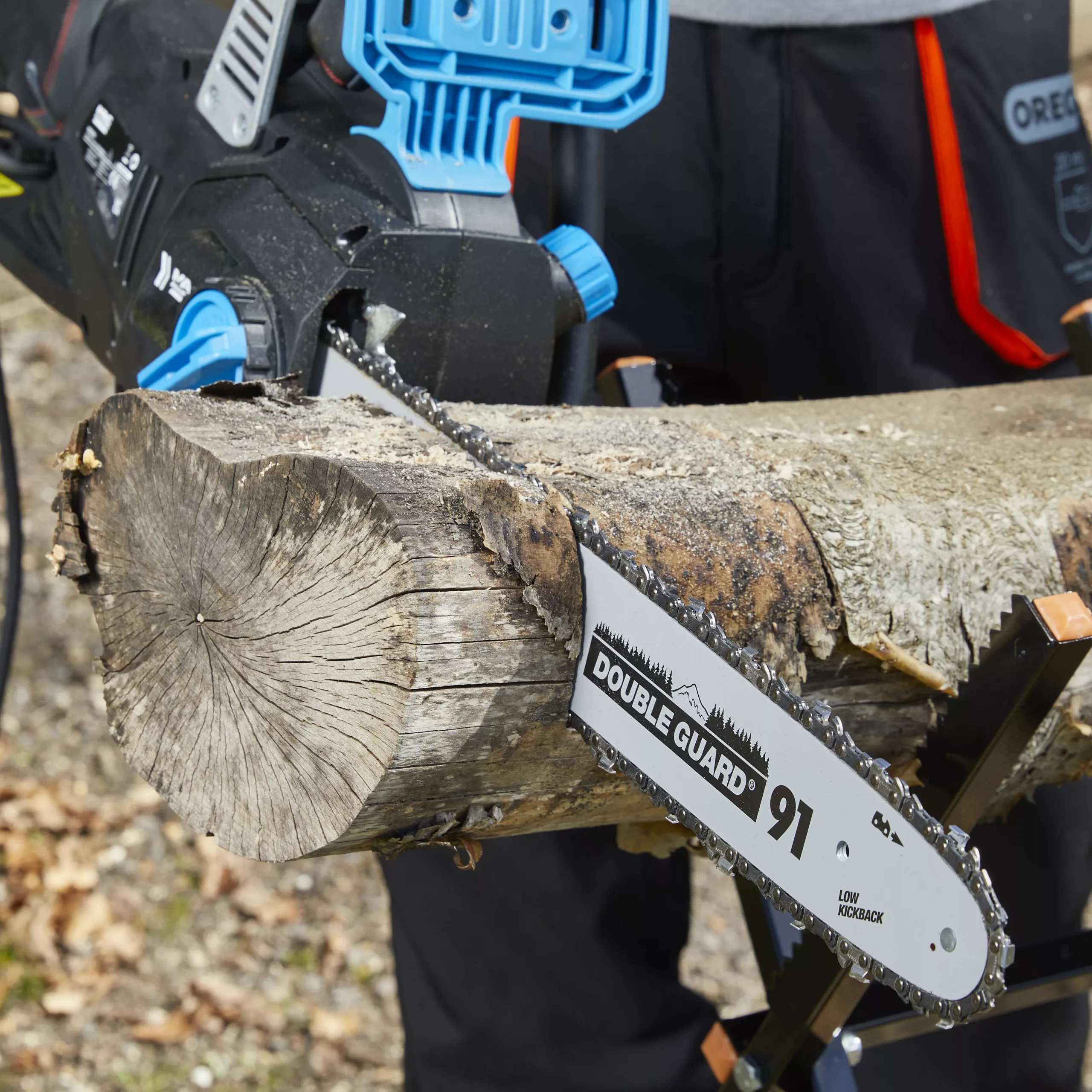 Mac Allister MCS2200 2200W 220-240V Corded 400mm Chainsaw 5 Mac Allister MCS2200 2200W 220-240V Corded 400mm Chainsaw - Image 5