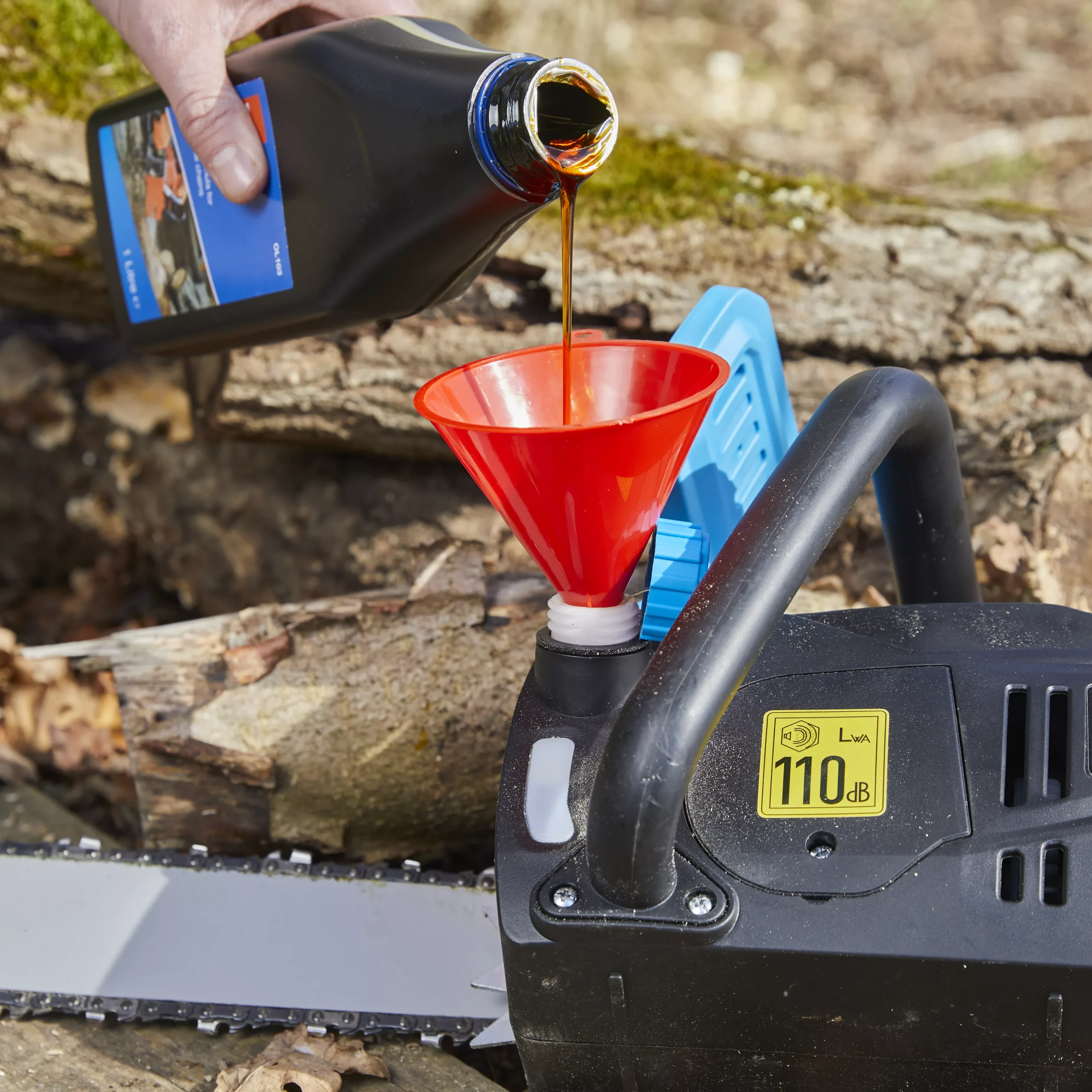 Mac Allister MCS2200 2200W 220-240V Corded 400mm Chainsaw 6 Mac Allister MCS2200 2200W 220-240V Corded 400mm Chainsaw - Image 6