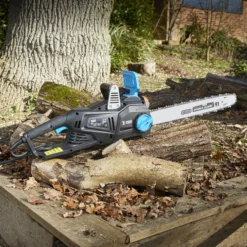 Mac Allister MCS2200 2200W 220-240V Corded 400mm Chainsaw 13 Mac Allister MCS2200 2200W 220-240V Corded 400mm Chainsaw -Outdoor Living Sales Store mac allister mcs2200 2200w 220 240v corded 400mm chainsaw5063022106193 05i