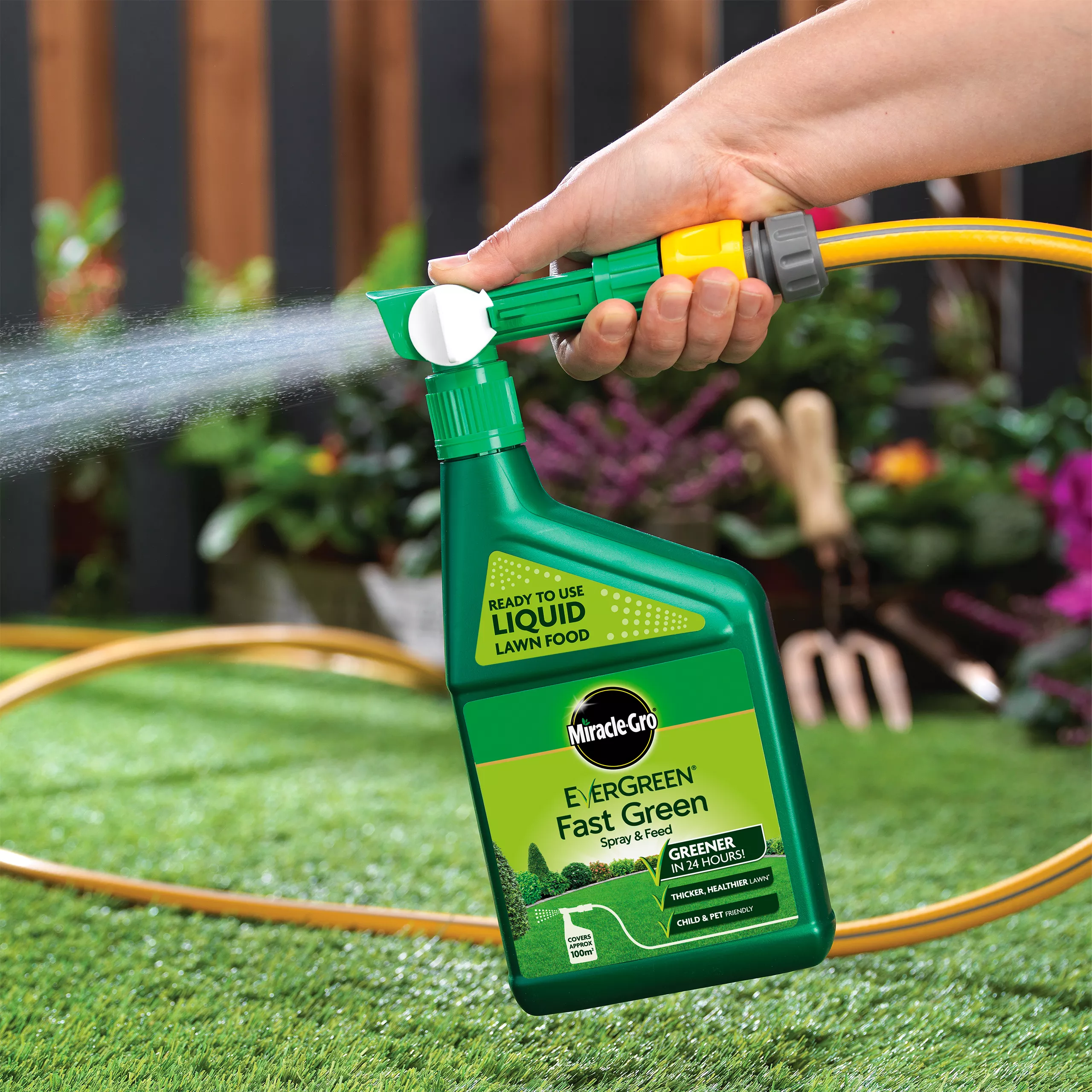 Miracle-Gro Fast Green Liquid Spray & Feed 1L 4 Miracle-Gro Fast Green Liquid Spray & Feed 1L - Image 4